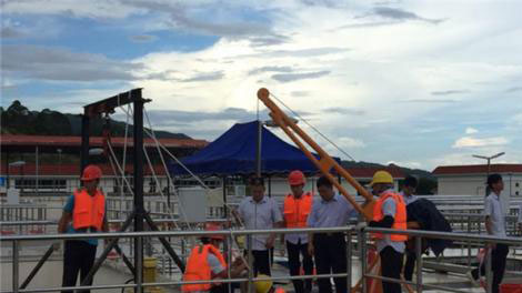 黨員樹(shù)模身先卒 炙熱搶修保供水——市供水公司潼湖水廠搶修高效反應(yīng)沉淀池?cái)嚢铏C(jī)紀(jì)實(shí)